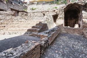 ruiner av roman amfiteater odeon i taormina foto