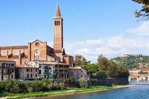 sant anastasia kyrka i verona stad foto