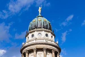 topp av franska katedral i berlin foto