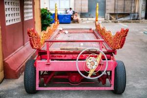 thai traditionell Kista transport för kremering foto