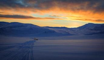 snömobiler på vintern foto