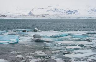 de landskap se av jokulsarlon glaciär lagun är en stor glacial- sjö i sydöst Island, på de kant av Vatnajokull nationell parkera av island. foto