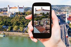 snapshot av bratislava hrad slott över gammal stad foto