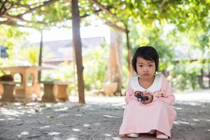 porträtt av bedårande liten flicka foto
