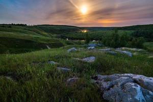 natt stenar måne halo landskap foto