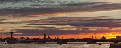 morgon- bro i Sankt Petersburg panorama foto