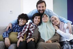 muslim familj porträtt på Hem foto