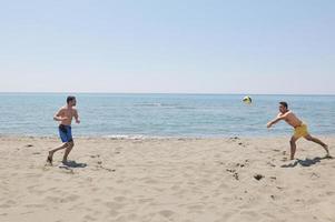 manlig strand volleyboll spel spelare foto