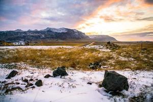 rutt 1 eller ringa väg, eller hringvegur, en nationell väg den där kör runt om island och ansluter mest av de bebodd delar av de Land foto