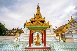 maha aungmye bonzan kloster, vanligen känd som de mig nu tegel kloster, en historisk buddist kloster i inwa, mandalay område, myanmar foto