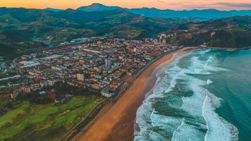 Flygfoto över zarautz foto