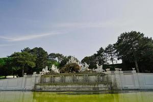 fontän av känd schonbrunn palats i Wien, Österrike. foto