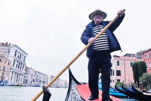 Venedig Italien, gondol förare i stor kanal foto