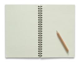 tom spiral anteckningsbok och penna isolerat på vit bakgrund foto