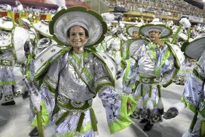 rio, Brasilien - februari 11, 2018 - samba skola parad i sambodromo foto