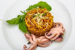 skaldjur risotto maträtt foto