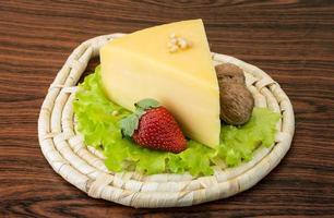 parmesan ost på trä foto
