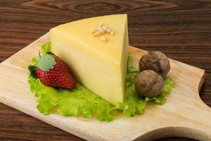 parmesan ost på trä foto