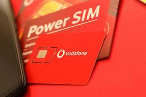 ternopil, ukraina - juli 5, 2022 vodafone kraft sim mobil kort förbi vodafone grupp plc - brittiskt multinationell telekommunikation företag vem fungerar nät i 22 länder foto