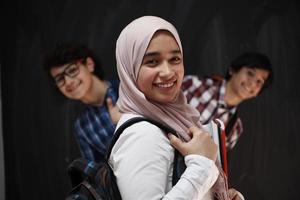 arab tonåringar grupp foto
