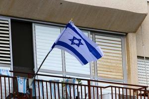 de blå och vit flagga av Israel med de sexuddig stjärna av david. foto