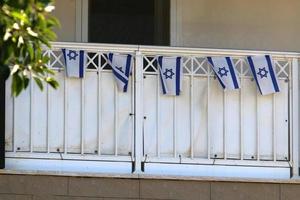 de blå och vit flagga av Israel med de sexuddig stjärna av david. foto