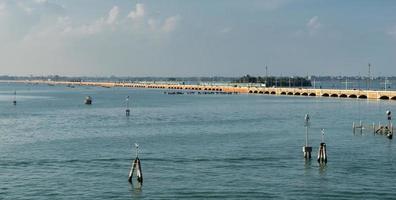 Venedig, Italien, 2014. järnväg linje in i Venedig foto