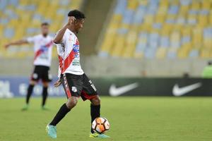 rio, Brasilien - april 11, 2018 - vildare salazar spelare i match mellan fluminense och nacional potossi förbi de sulamerica mästerskap i maracana stadion foto