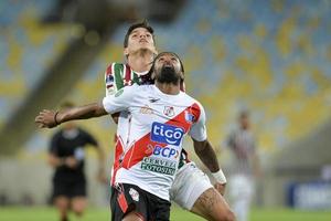 rio, Brasilien - april 11, 2018 - harold reina e ayrton Lucas spelare i match mellan fluminense och nacional potossi förbi de sulamerica mästerskap i maracana stadion foto