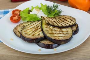 grillad aubergine maträtt foto