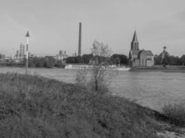 de stad av emmerich på de Rhen flod foto