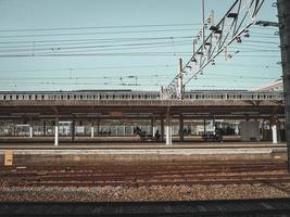 Osaka, Japan, november 8, 2019 tåg station i japan foto