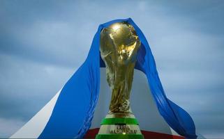 nederländerna. fifa värld kopp med flagga Nederländerna, värld kopp 2022 qatar fotboll vinnare, 3d arbete och 3d bild, Jerevan, armenia - 2022 okt 04 foto
