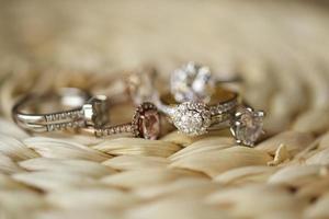 Smycken diamant bröllop ringar stänga upp foto