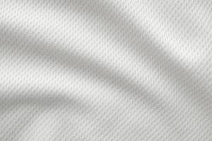 vit sporter Kläder tyg jersey fotboll skjorta textur topp se stänga upp foto