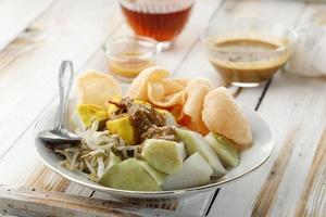 kupat tahu Singaparna, indonesiska populär gata mat frukost foto