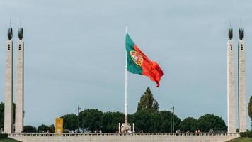 flagga av portugal på eduardo vii parkera foto