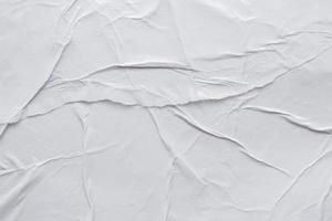 tom vit skrynkliga och skrynkligt papper affisch textur bakgrund foto