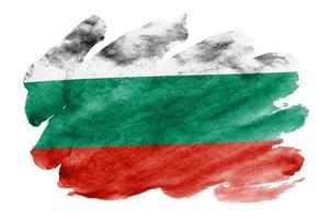 bulgarien flagga är avbildad i flytande vattenfärg stil isolerat på vit bakgrund foto