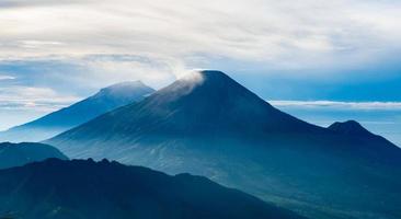 berg se från de topp av montera prau foto