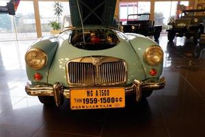 batu, öst java, indonesien - augusti 10, 2022, mg en 150 , thn 1959-1500cc , antik långsam grön bil i angkut museum foto