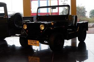 batu, öst java, indonesien - augusti 10, 2022, willys jeep m151, thn 1954-2300cc, antik svart bil i angkut museum foto