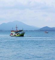 fiske båt i hav thailand foto