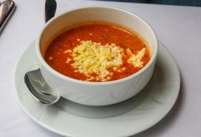 tomat soppa i de skål foto