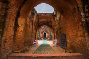 dhammayangyi tempel, de största och bredast buddist tempel i bagan, mandalay område, myanmar foto