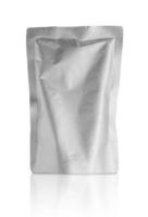tom aluminium folie plast påse väska påse förpackning attrapp isolerat på vit bakgrund med klippning väg foto