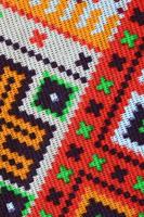 traditionell ukrainska folk konst stickat broderi mönster på textil- tyg foto