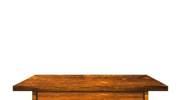 tömma rustik trä tabell isolerat på vit bakgrund med kopia Plats för produkt. klippning väg foto