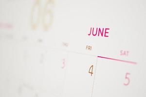 juni kalender sida med månader och datum företag planera utnämning möte begrepp foto