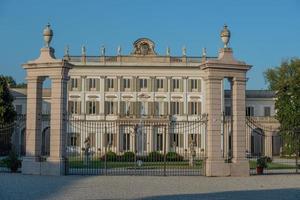 Italien 2022 villa d'adda-borromeo är en historisk villa belägen i cassano d'adda foto